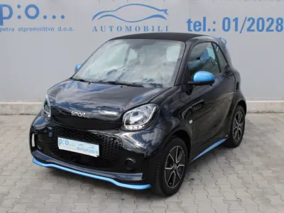 Crni Smart EQ fortwo cabrio električni automobil u ponudi autokuće PO Automobili